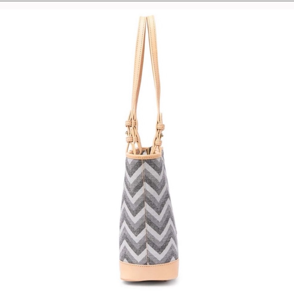 NWT Dooney & Bourke Chevron Small Leisure Tote - Picture 4 of 5